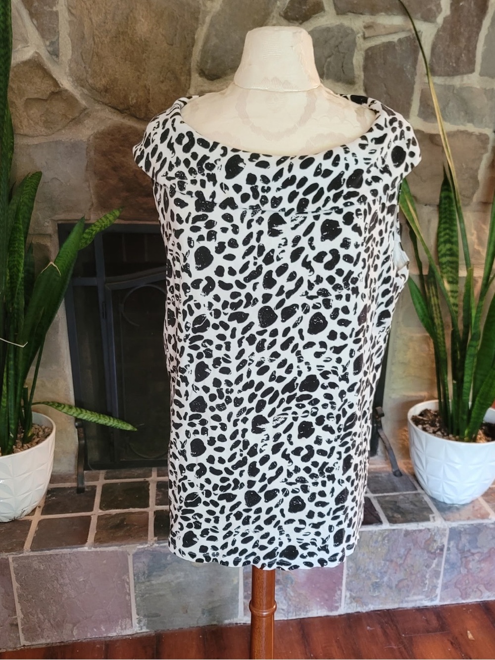 Rafaella Black White Animal Print Top Sz 2X Short Sleeve Scoop Neck Plus Blouse